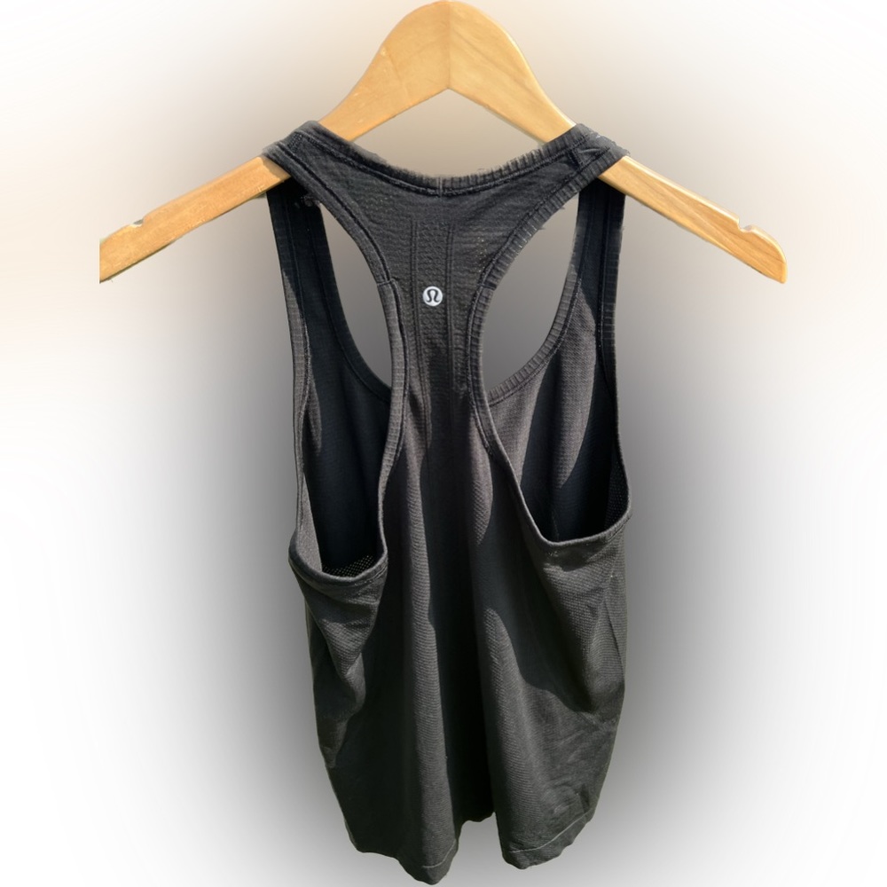 Lululemon swiftly tech racerback tank top Women’s Size 8 black